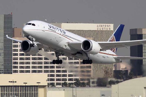 US plane diverted after passengers upset by sneezing