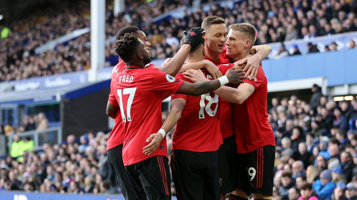 Everton 1-1 Manchester United: Fernandes bails out De Gea as hosts denied late winner by VAR