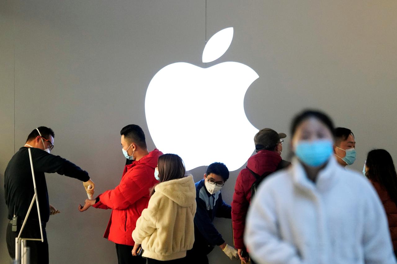 Apple releases a coronavirus screening app and website in partnership with CDC