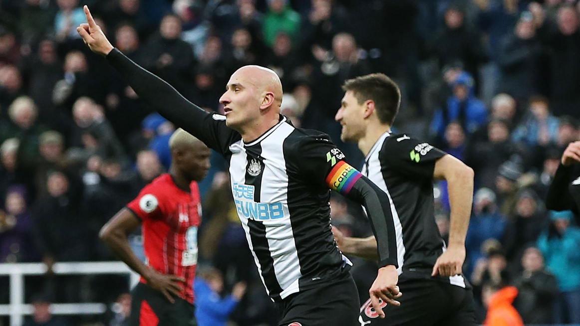 Newcastle United tie Shelvey, Ritchie down to new contracts