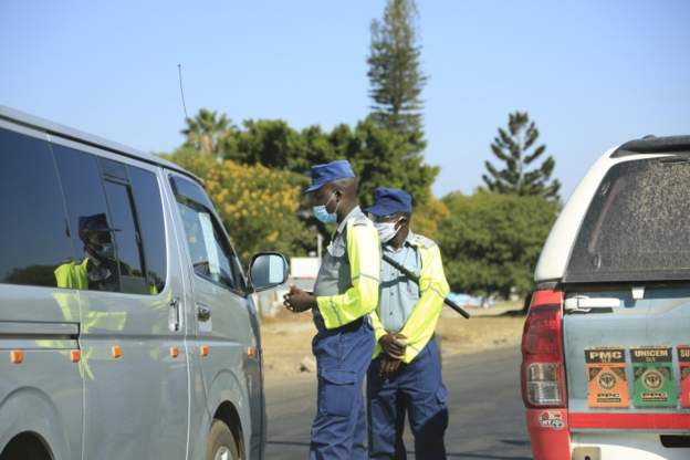 Zimbabwe arrests 40,000 people for ‘violating lockdown’