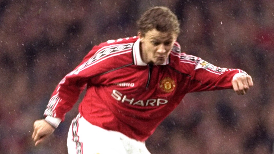 Solskjaer tells Man Utd squad to match hunger of treble heroes
